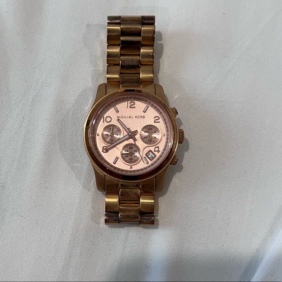 Michael Kors rose gold womens watch - Picture 2 of 3